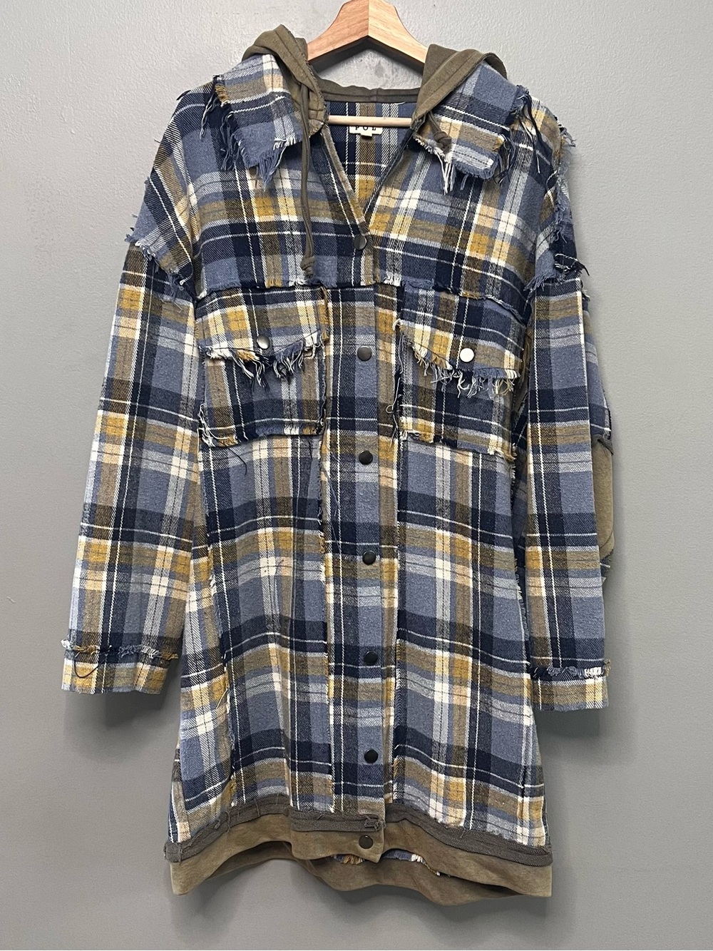 NWOT POL Oversized Distressed Plaid Hooded Shacket Jacket Raw Edge Medium
